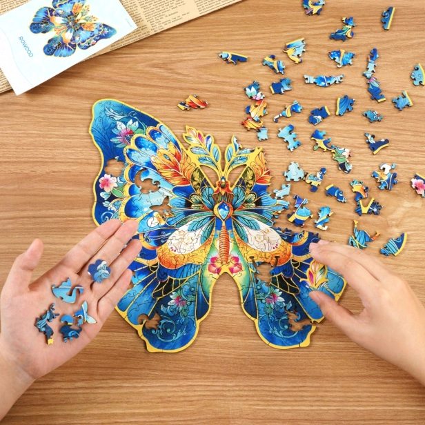 RoboTime Drevené puzzle Motýľ Morpho Helena