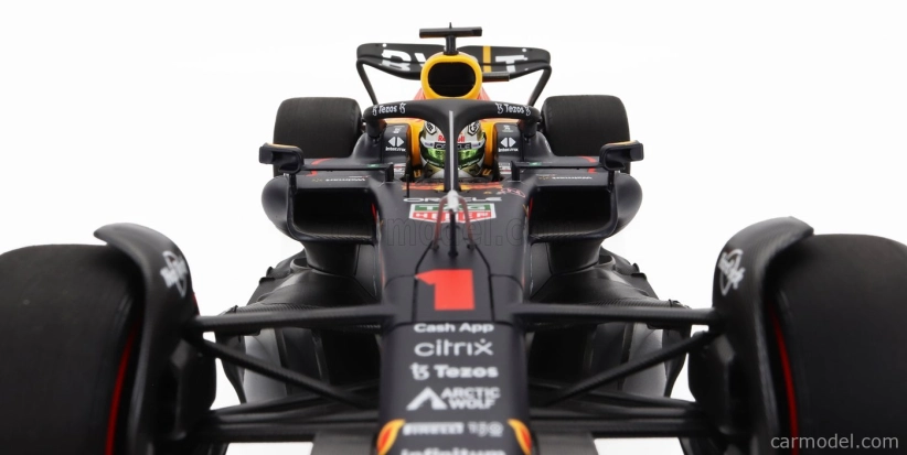 Minichamps Red bull F1 Rb18 Team Oracle Red Bull Racing N 1 1:18, tmavě modrá