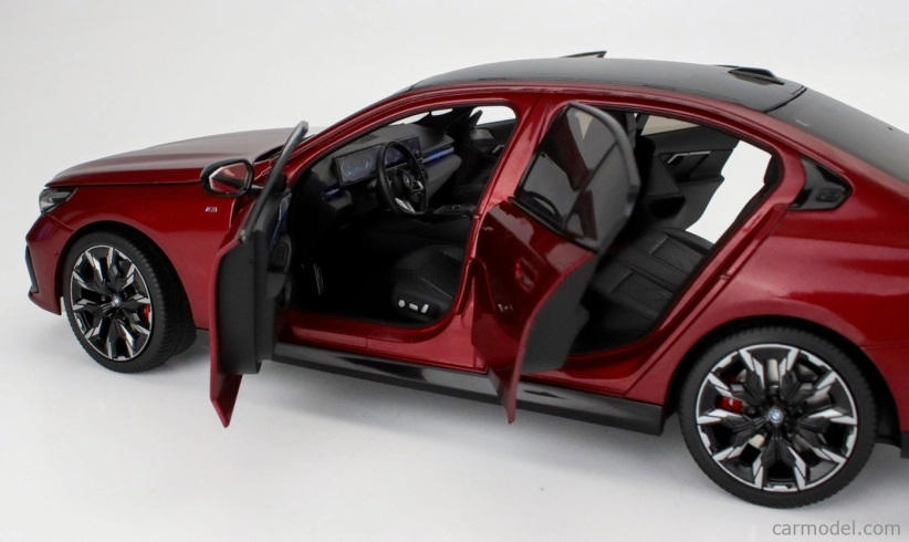Minichamps BMW 5-series I5 M50 (g60) 2023 1:18 Rosso Fuoco - Červený Met