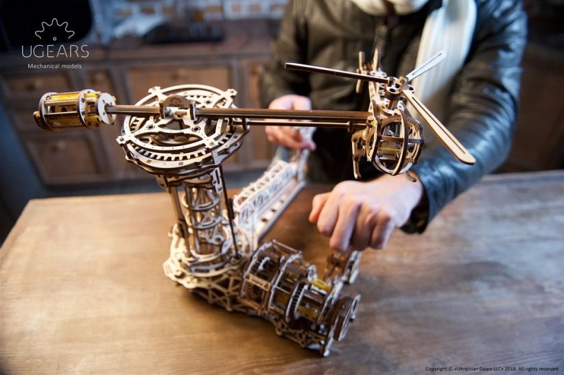 Ugears 3D drevené mechanické puzzle lietajúce stroje