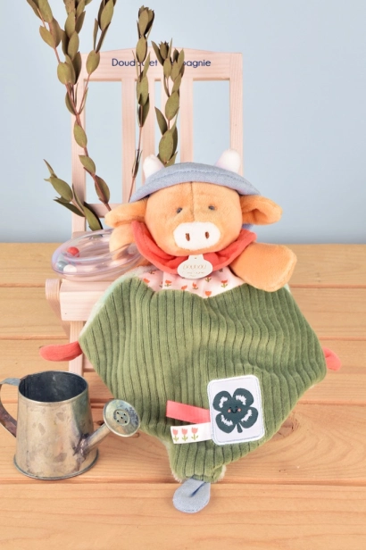 Doudou Dárková sada Plyšová kravička Aneth s chrastítkem 21 cm