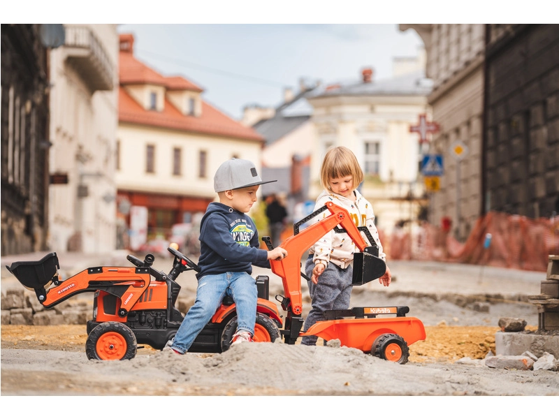FALK – Šliapací traktor Kubota s nakladačom, rýpadlom a vlečkou