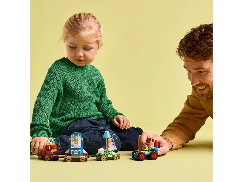 LEGO Disney - Slávnostný vlak a autíčko Toy Story