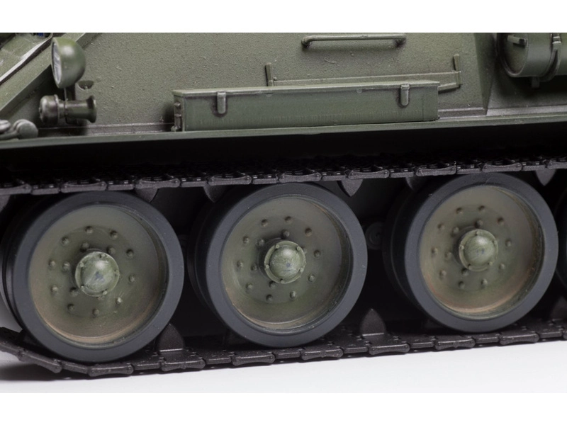 Zvezda SU-100 (nová forma) (1:35)