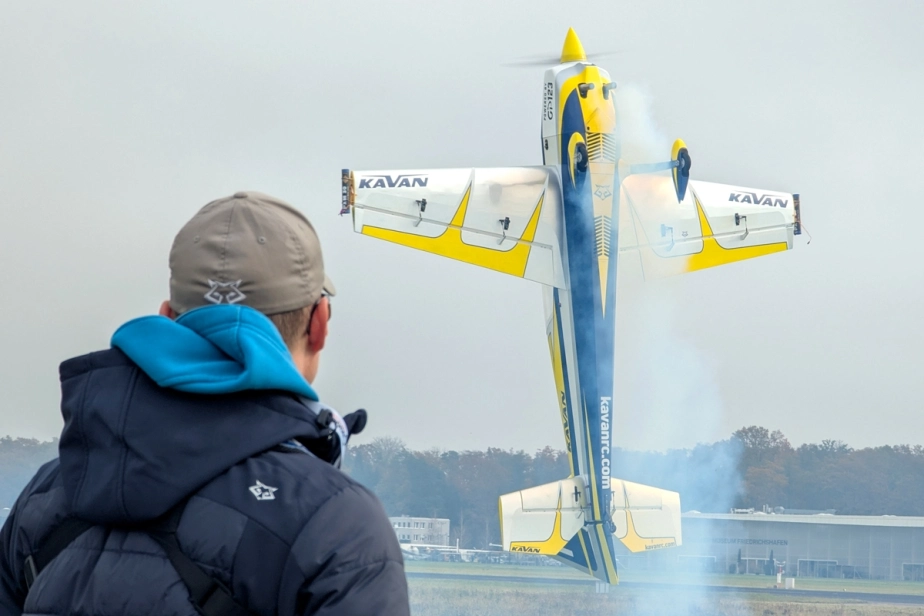 104" Extra NG ARF - žlutá 2,64m