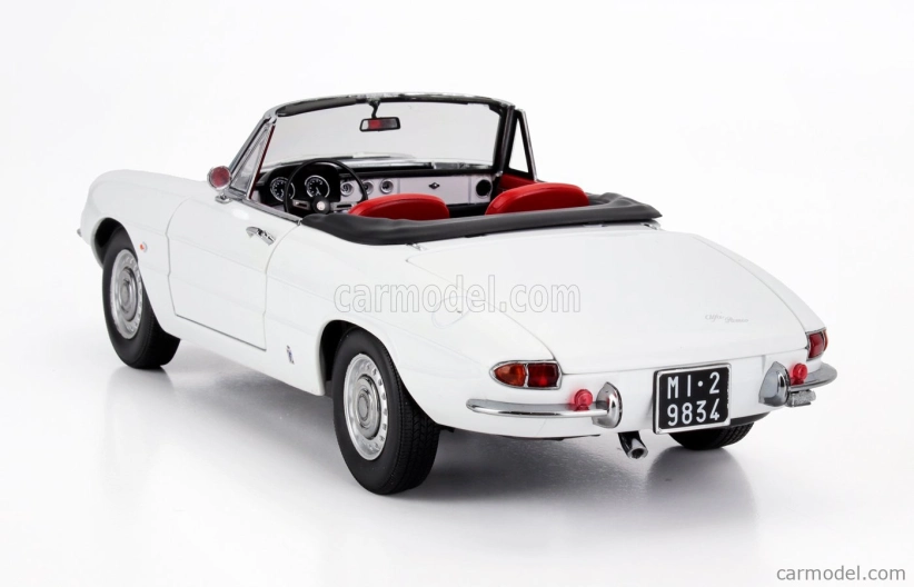 Turistické modely áut Alfa romeo Duetto Spider 1600 Coda Tonda 1966 1:18 Biela čierna