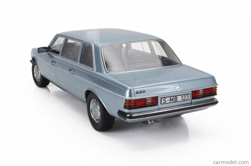Modely v mierke E Mercedes benz triedy E 250 (w123) 1978 1:18 Modrá