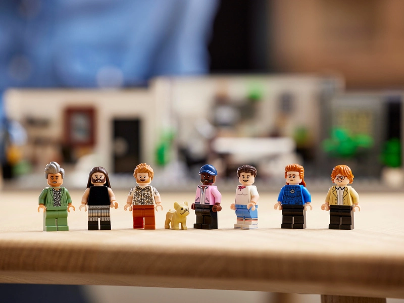 LEGO Ikony - Queer Team - Apartmán Ouzo Five