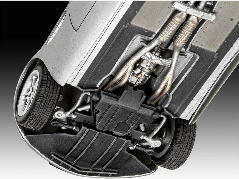 Revell BMW Z8 – Jeden svet nestačí (1:24) (darčeková súprava)