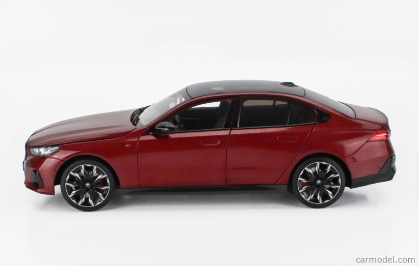Minichamps BMW 5-series I5 M50 (g60) 2023 1:18 Rosso Fuoco - Červený Met