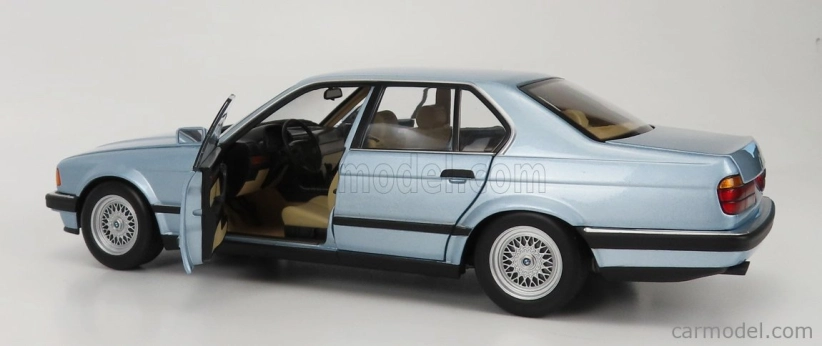 Minichamps BMW radu 7 730i (e32) 1986 1:18 Light Blue Met