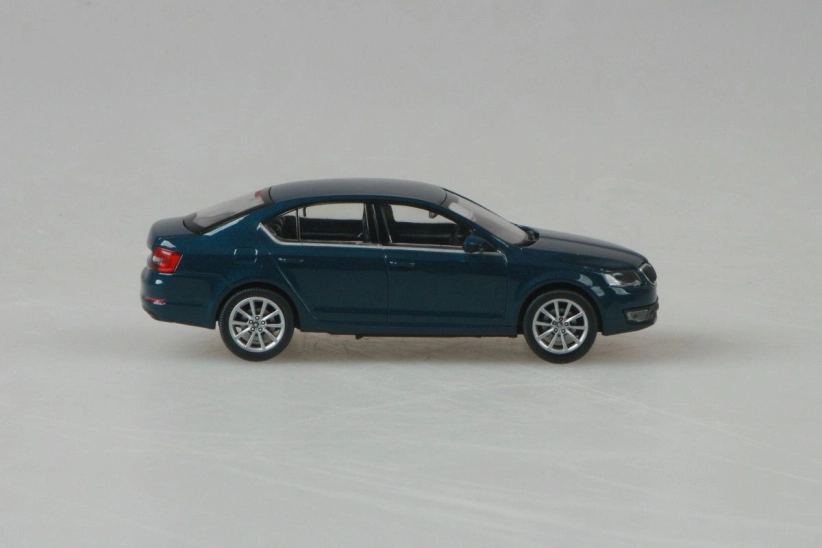 Abrex Škoda Octavia III (2012) 1:43 – modrá láva metalíza