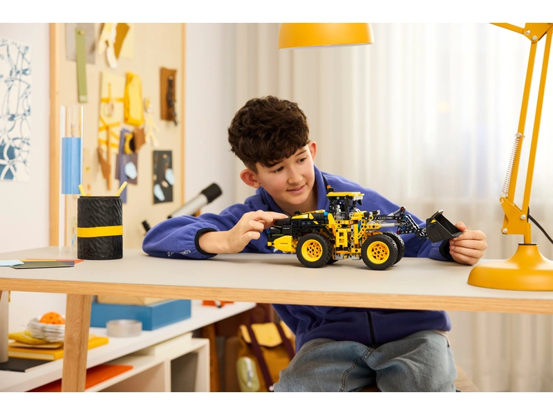 LEGO Technic - Elektrický kolesový nakladač Volvo L120