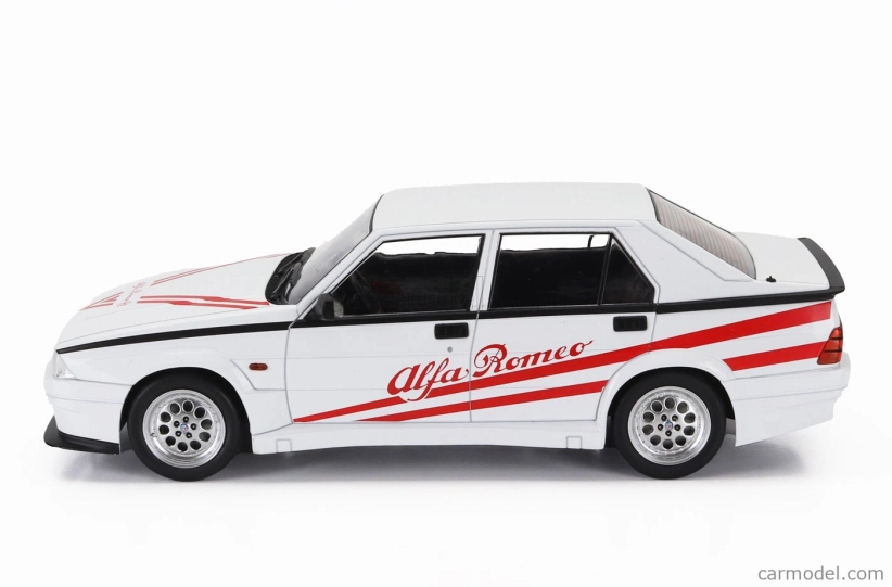 Mcg Alfa romeo 75 Turbo Evoluzione 1987 1:18 Bílá Červená