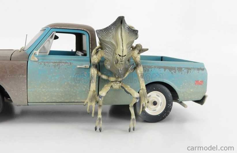 Highway61 Chevrolet C-10 Pick-up And Alien Figure 1971 - Independence Day 1:18 Svetlomodrá hnedá