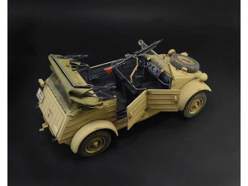 Italeri Kdf.1 Typ 82 Kübelwagen (1:9)