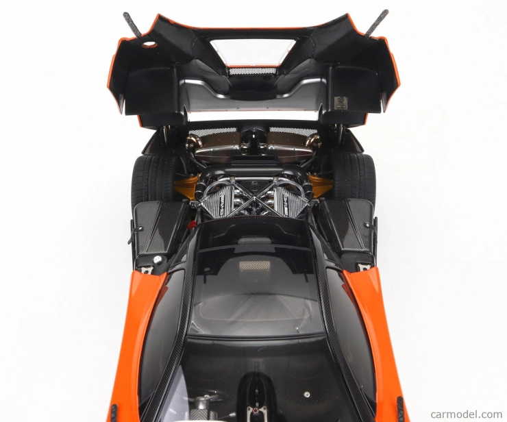 Takmer skutočný Pagani Zonda F 2005 1:18 Orange