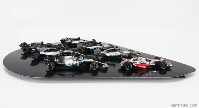 Minichamps Mercedes gp F1  Set 7x Lewis Hamilton World Champion - Mclaren Mp4/23 N 22 2008 - W05 Amg Petronas N 44 2014 - W06 Amg Petronas N 44 2015 - W08 N 44 2017 - W09 N 44 2018 - W10 N 44 2019 - W11 N 44 2020 1:43 Stříbrná Černá