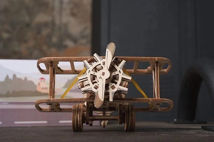 Ugears 3D dřevěná mechanická skládačka Mini dvojplošník