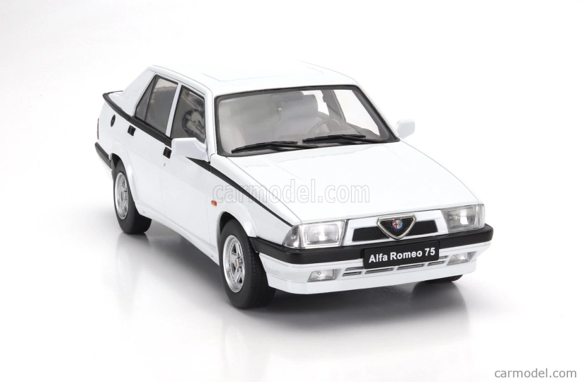 Triple9 Alfa romeo 75 1988 1:18 Bílá