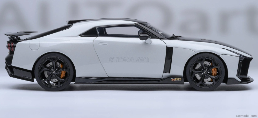 Autoart Nissan Gt-r50 by Italdesign 2021 1:18 biela met. čierna