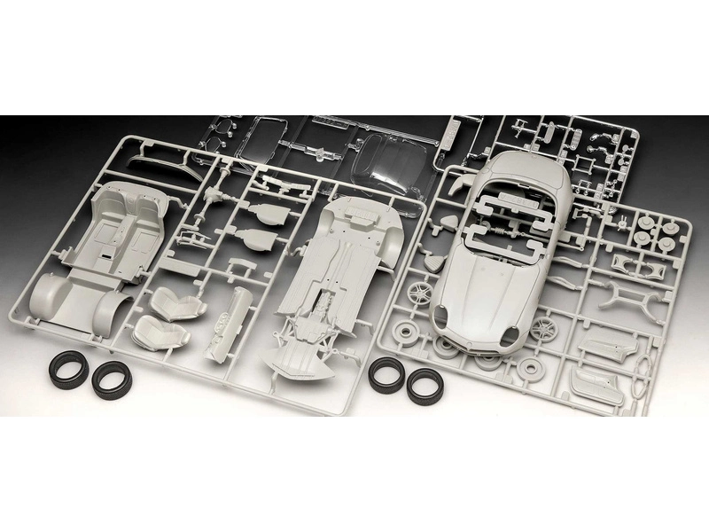 Revell BMW Z8 – Jeden svet nestačí (1:24) (darčeková súprava)