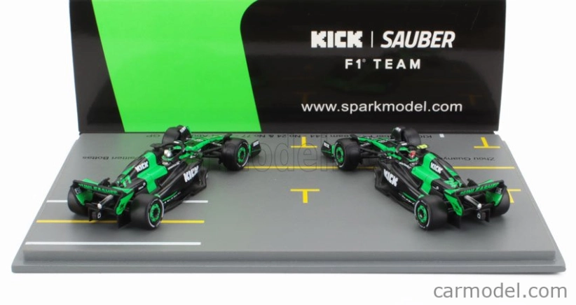 Spark-model Sauber Set F1 2x C44 Team Stake Kick N 77 Abu Dhabi GP 2024 Valtteri Bottas + N 24 Abu Dhabi GP 2024 Zhou Guanyu 1:64 Green Black