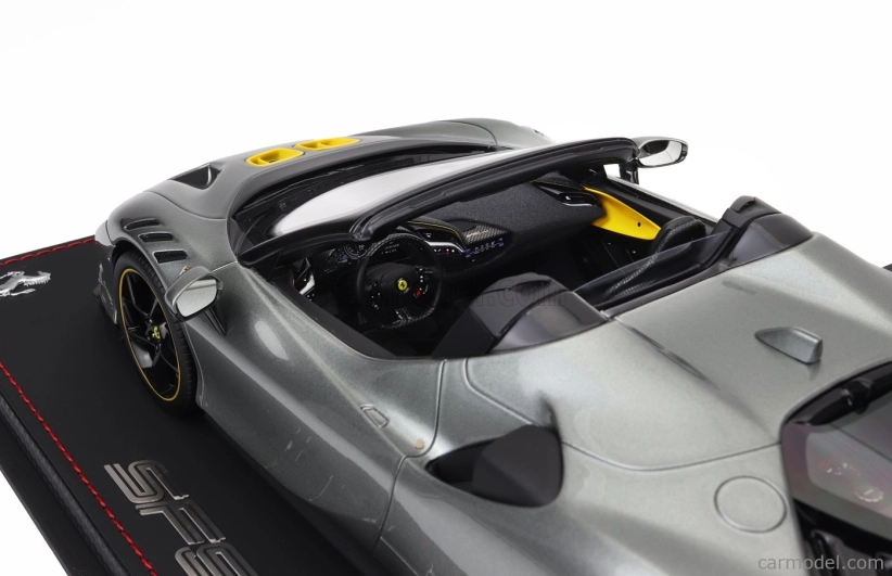 Bbr-models Ferrari Sf90 Xx Stradale Spider 2024 - Con Vetrina - With Showcase 1:18 Grigio Competizione - Šedá Žlutá Černá