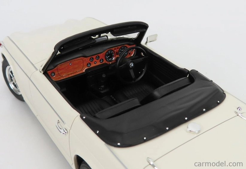 Modely v mierke Cult-scale Triumph Tr5 Spider 1967 1:18 Biela