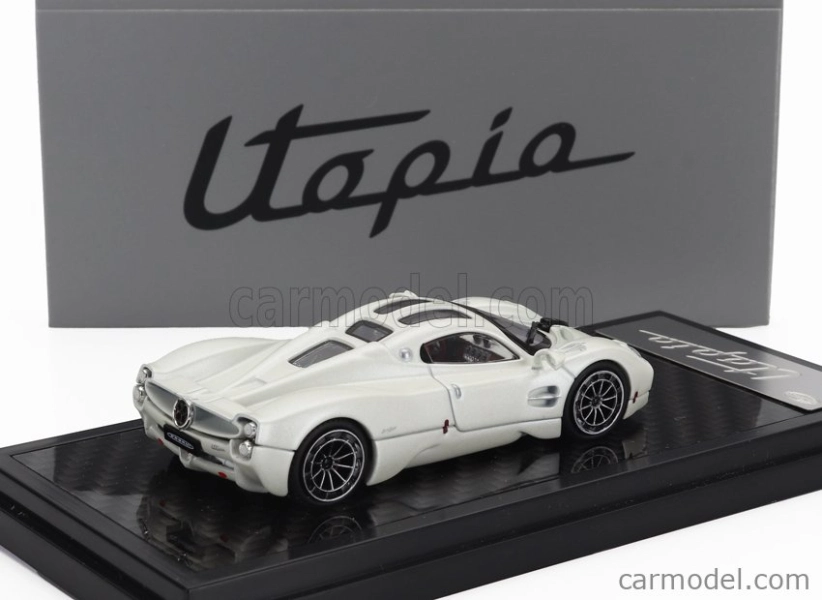 LCD model Pagani Utopia 2022 1:64 biely