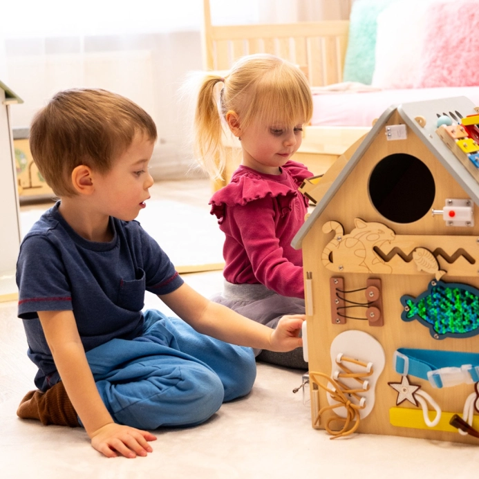 2Kids Toys Activity board Domček sivý