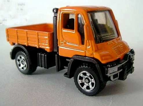 RC Unimog U300, oranžová