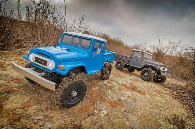 CR12 Toyota FJ45 Pick-Up, RTR, sivá karoséria