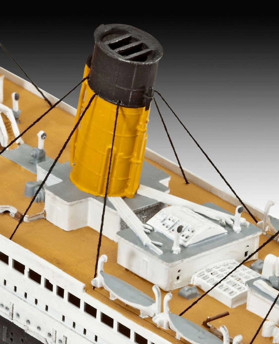 Revell R.M.S. TITANIC (1:700)