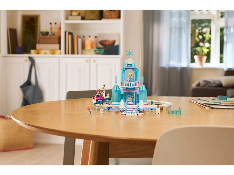 LEGO Disney - Elsin ledový palác a jízda na sněhu