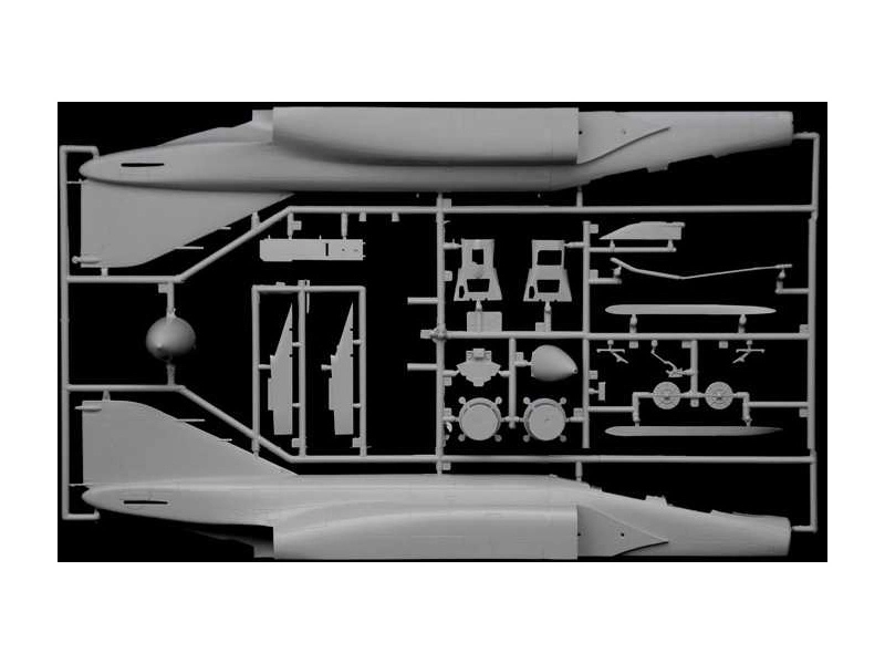 Italeri McDonnell Douglas F-4J Phantom II (1:48)