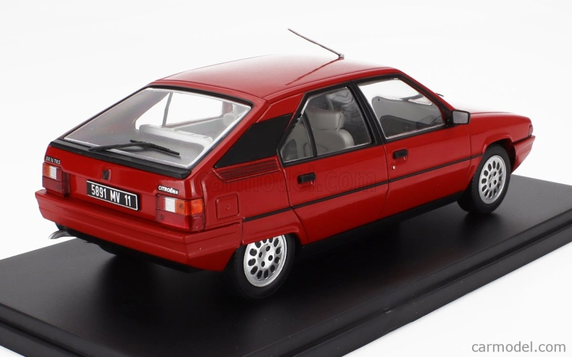 Edicola Citroen Bx 16 Trs 1983 - Con Vetrina - With Showcase 1:24 Red