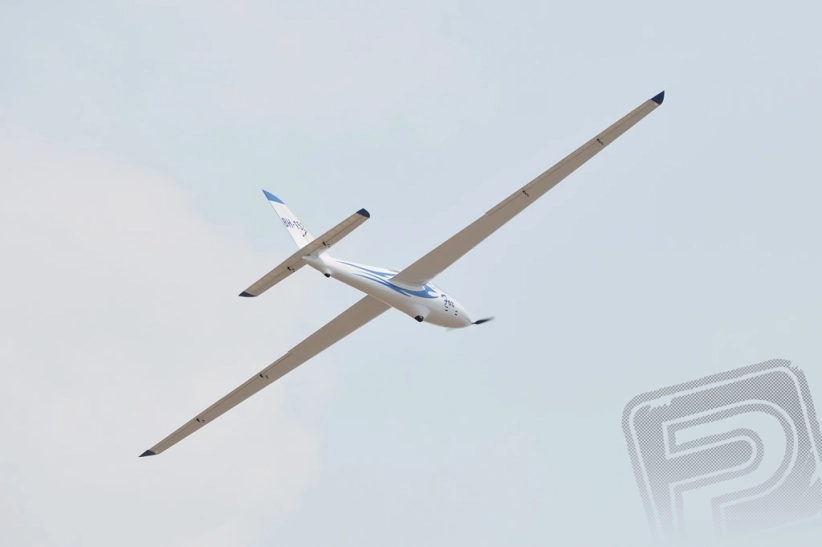 BH152 FOX vetroň 6000mm ARF