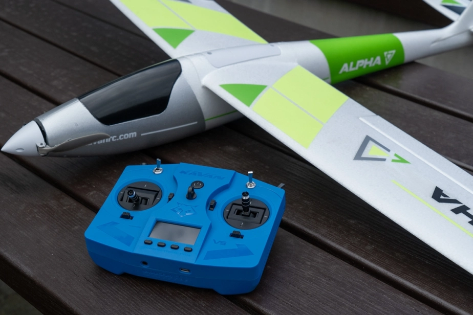 KAVAN Alpha V2 1500mm RTF - červená