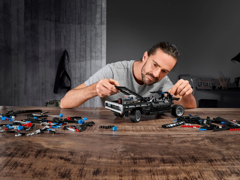 LEGO Technic – Domov Dodge Charger