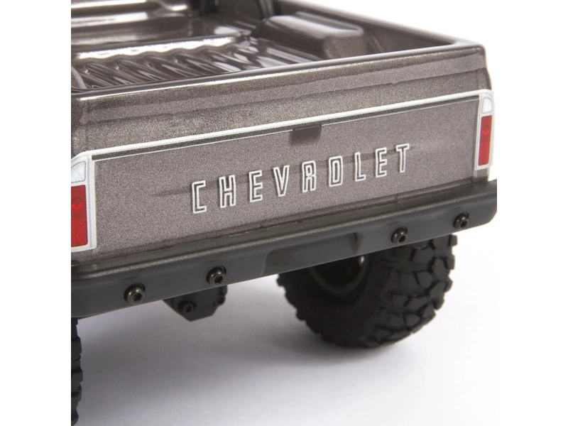Axial SCX24 Chevrolet C10 1967 1:24 4WD RTR strieborný