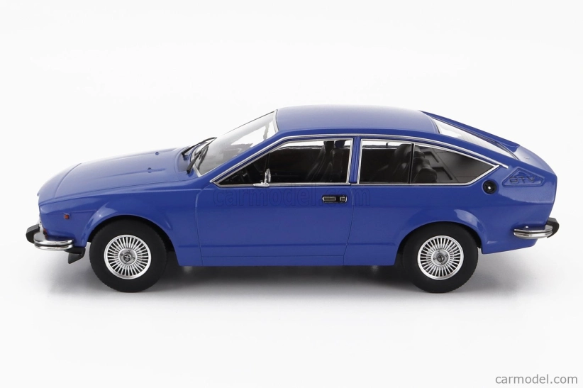 Alfa romeo Alfetta 2000 Gtv 1976 v mierke 1:18 modrá