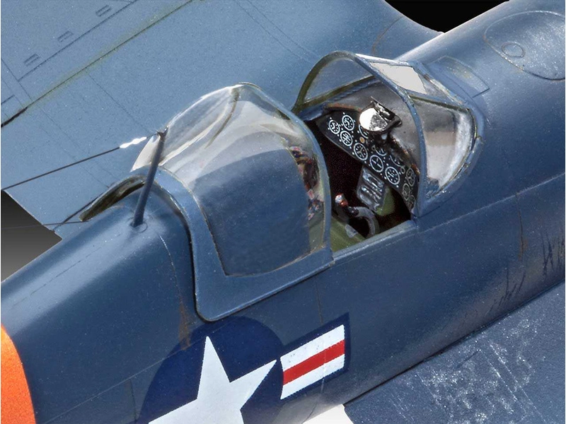 Stíhačka Revell F4U-4 Corsair (1:72)