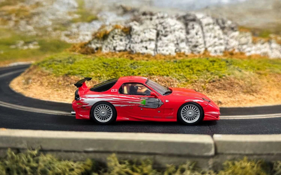 Autíčko Film & TV SCALEXTRIC C4592 - The Fast And The Furious - Mazda RX7 - Dom Turetto (1:32)