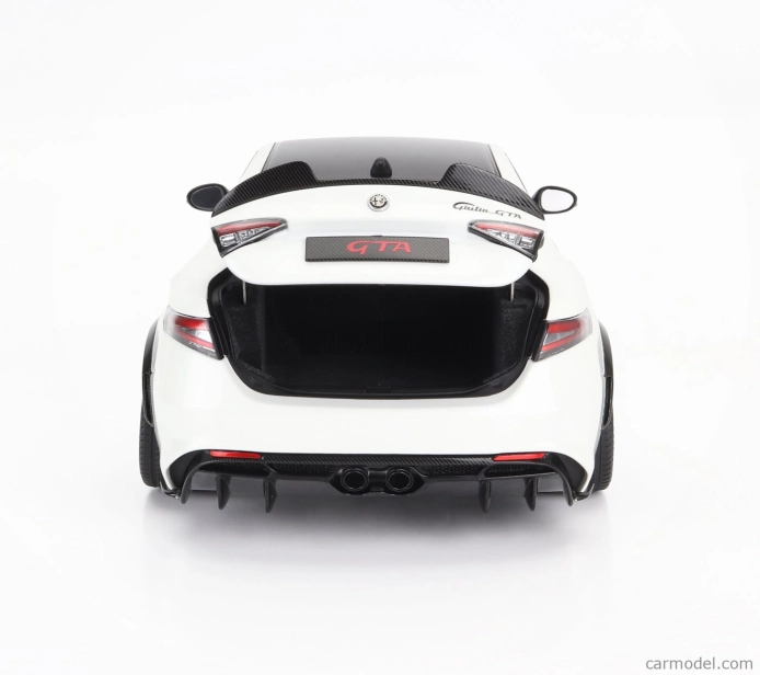 Motorhelix Alfa romeo Giulia Gta 2021 With Engine And Accessories - Full Openings 1:18 Bianco Trofeo White Met