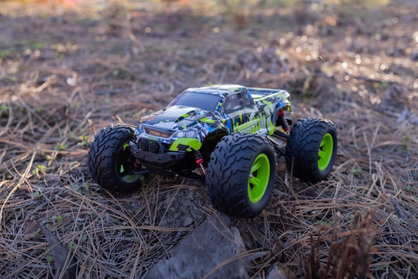 RC auto RMT Dominator Monster, zelená + náhradní baterie