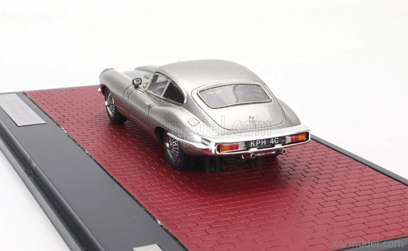 Modely v mierke Matrix Jaguar E-type Coombs Frua Coupe 1964 1:43 Strieborná
