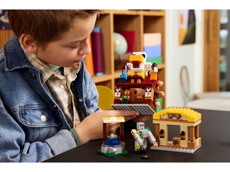 LEGO Minecraft - Balón v podobe ďatľa a útok na dedinu