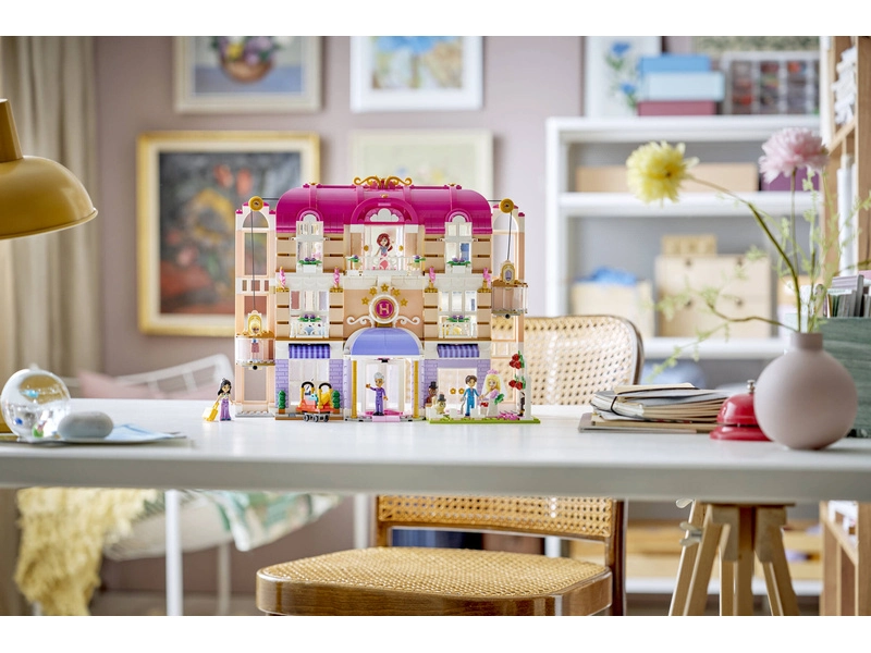 LEGO Friends - Grand Hotel v městečku Heartlake