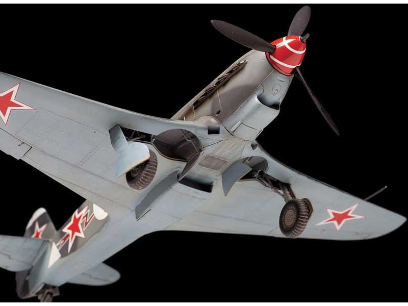 Zvezda Jakovlev Jak-9-T s kanónom (1:48)